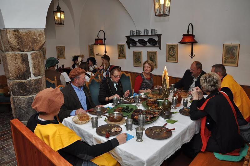 Hotel Zum Goldenen Hirschen ไฟรชตัดท์ ภายนอก รูปภาพ