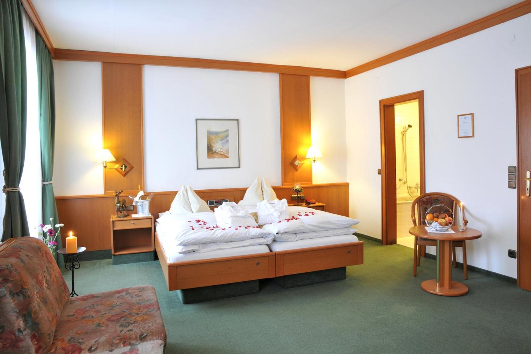 Hotel Zum Goldenen Hirschen ไฟรชตัดท์ ภายนอก รูปภาพ