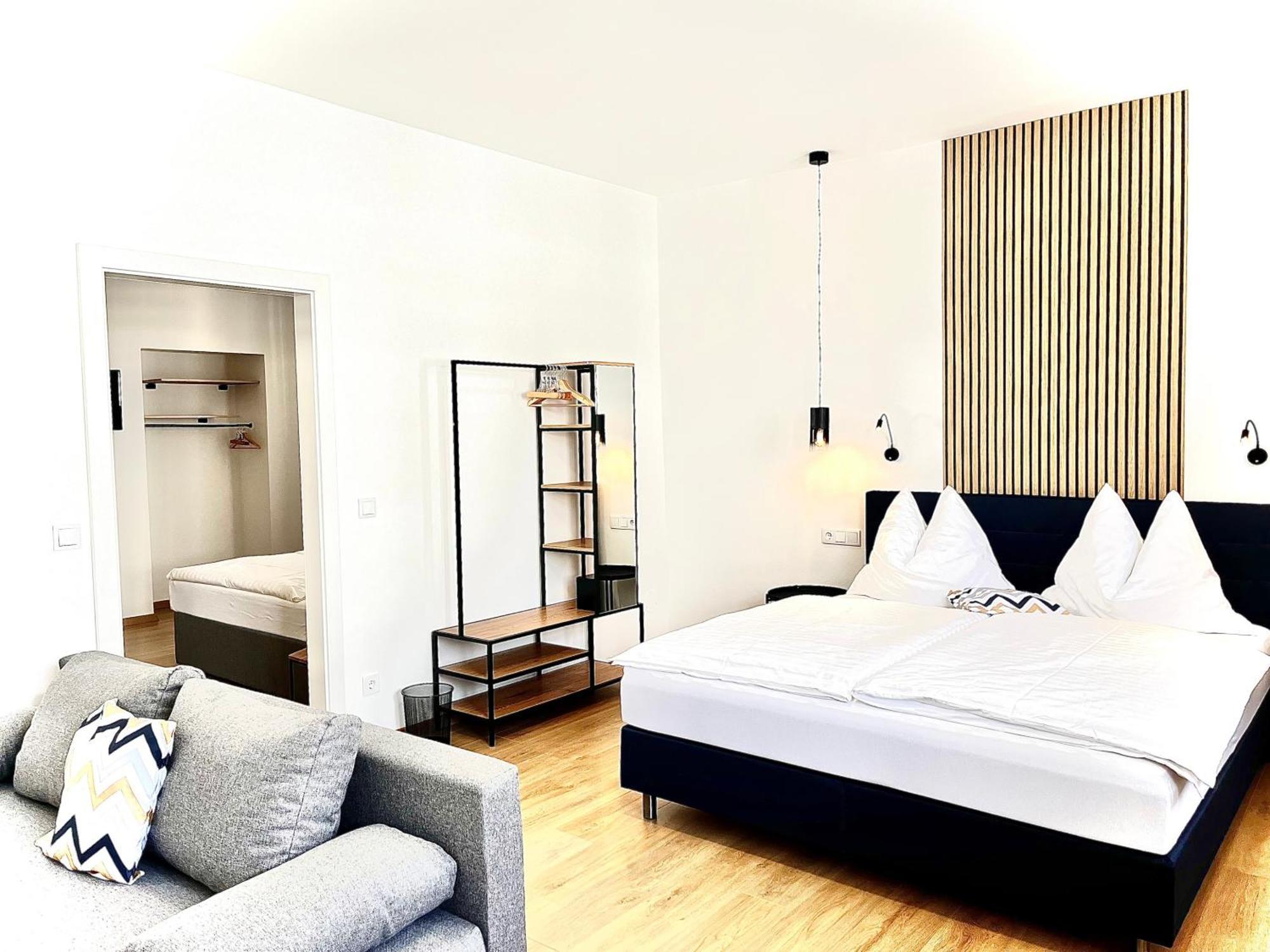 Hotel Zum Goldenen Hirschen ไฟรชตัดท์ ภายนอก รูปภาพ
