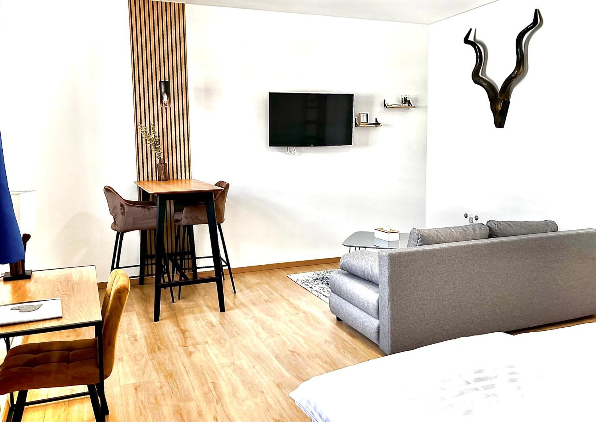 Hotel Zum Goldenen Hirschen ไฟรชตัดท์ ภายนอก รูปภาพ