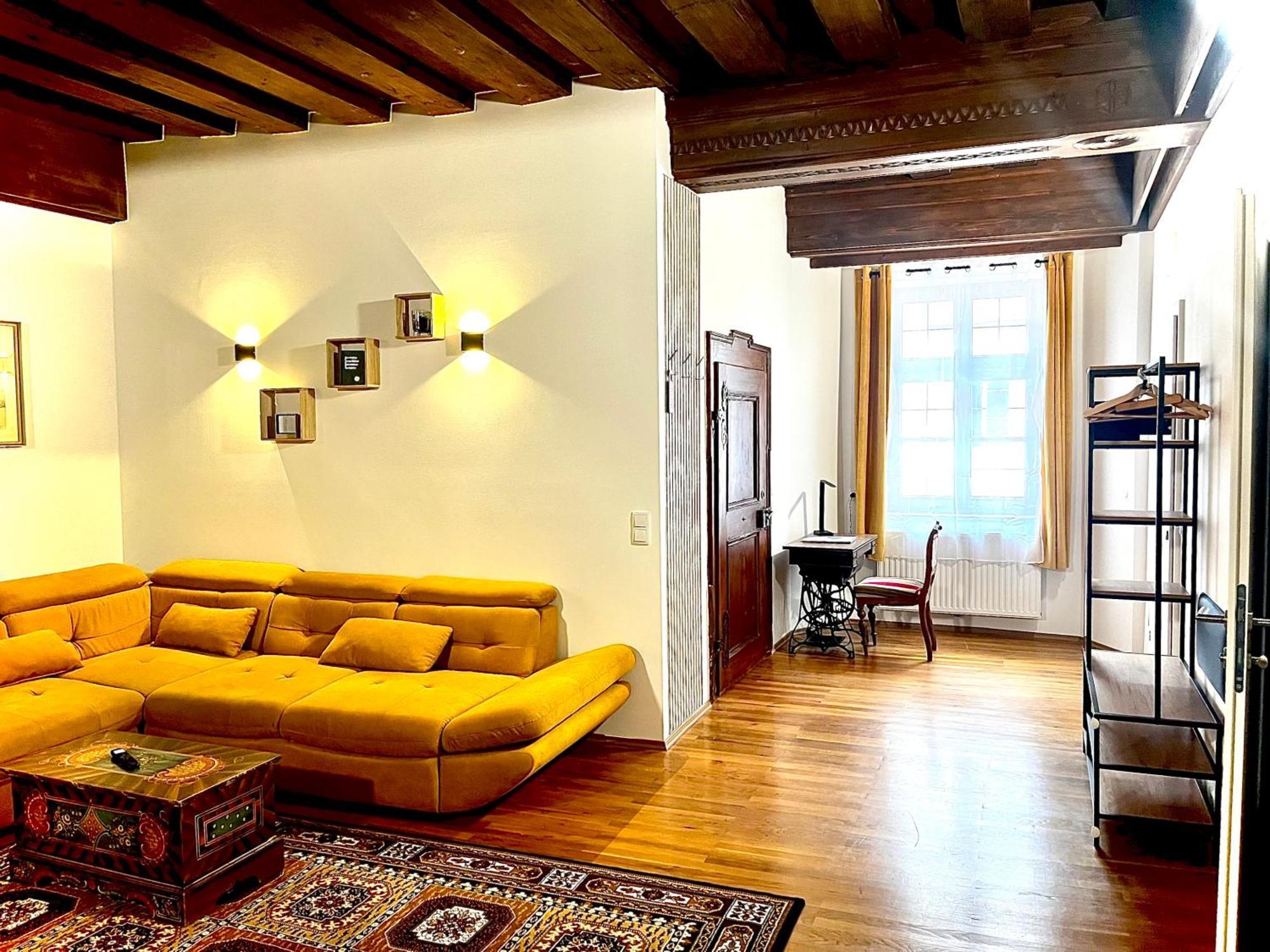 Hotel Zum Goldenen Hirschen ไฟรชตัดท์ ภายนอก รูปภาพ