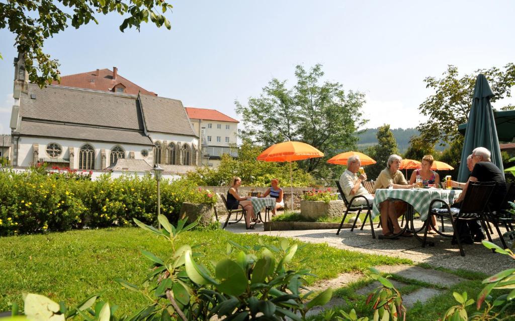 Hotel Zum Goldenen Hirschen ไฟรชตัดท์ ภายนอก รูปภาพ