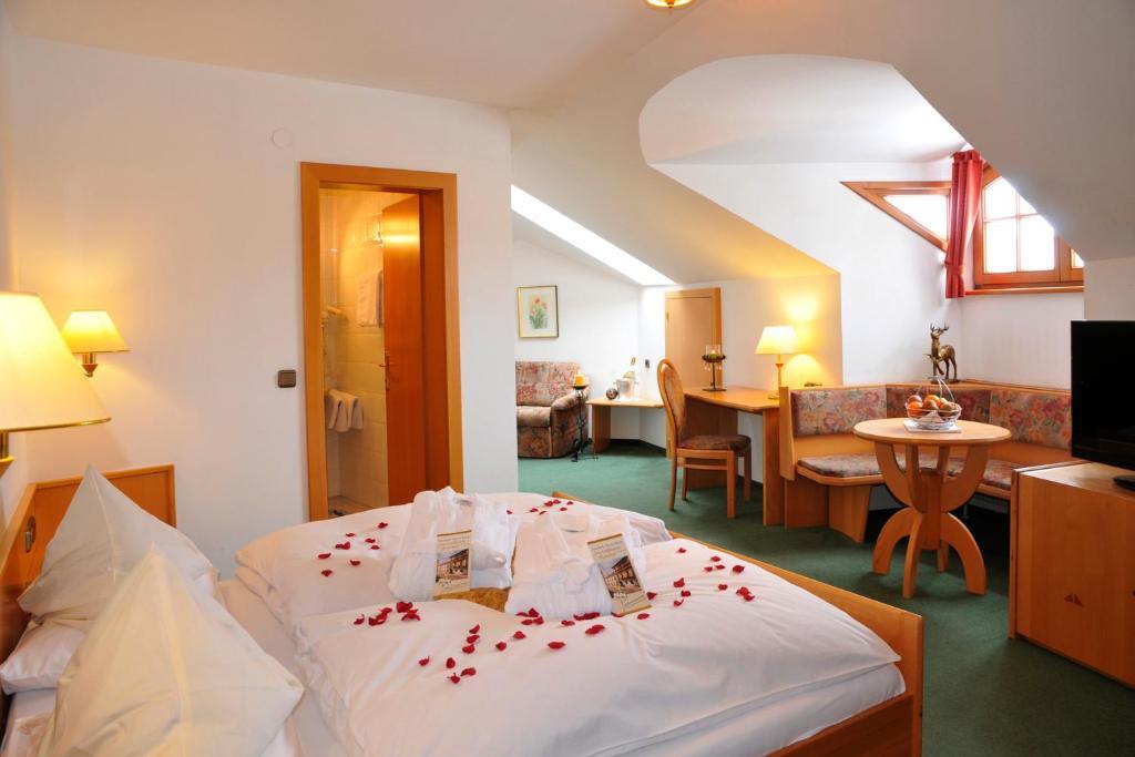 Hotel Zum Goldenen Hirschen ไฟรชตัดท์ ห้อง รูปภาพ