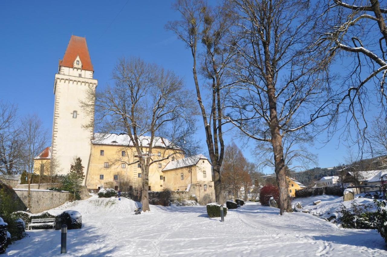 Hotel Zum Goldenen Hirschen ไฟรชตัดท์ ภายนอก รูปภาพ