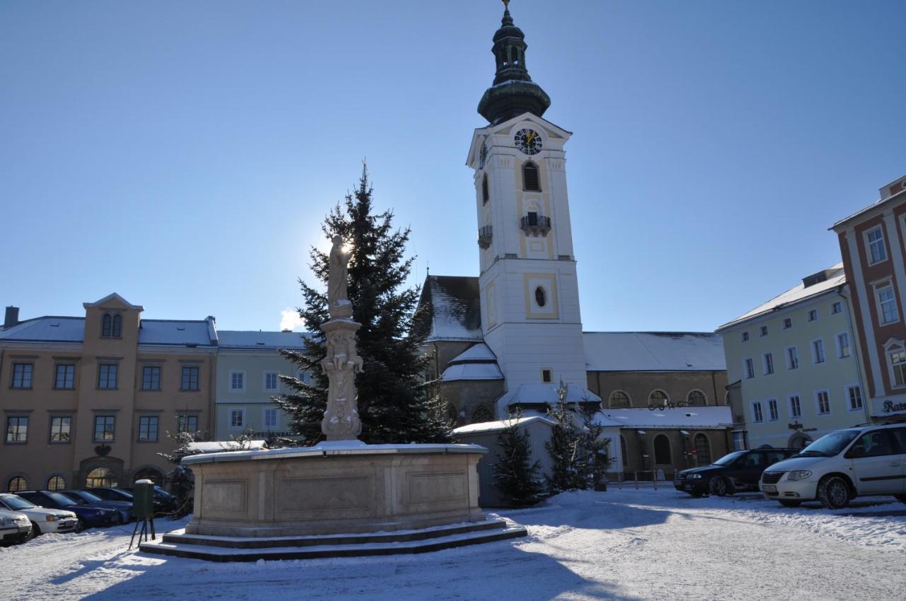 Hotel Zum Goldenen Hirschen ไฟรชตัดท์ ภายนอก รูปภาพ