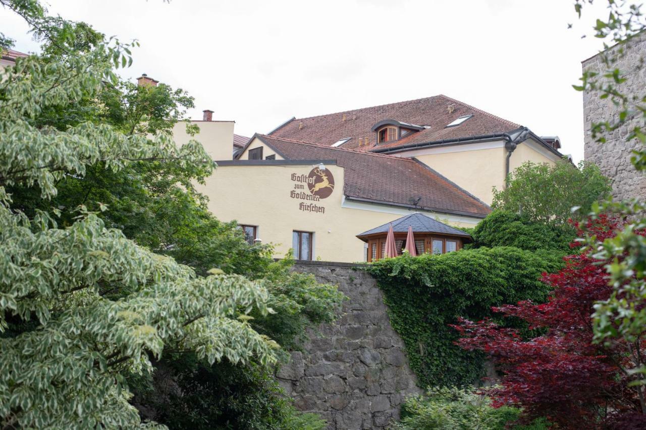 Hotel Zum Goldenen Hirschen ไฟรชตัดท์ ภายนอก รูปภาพ