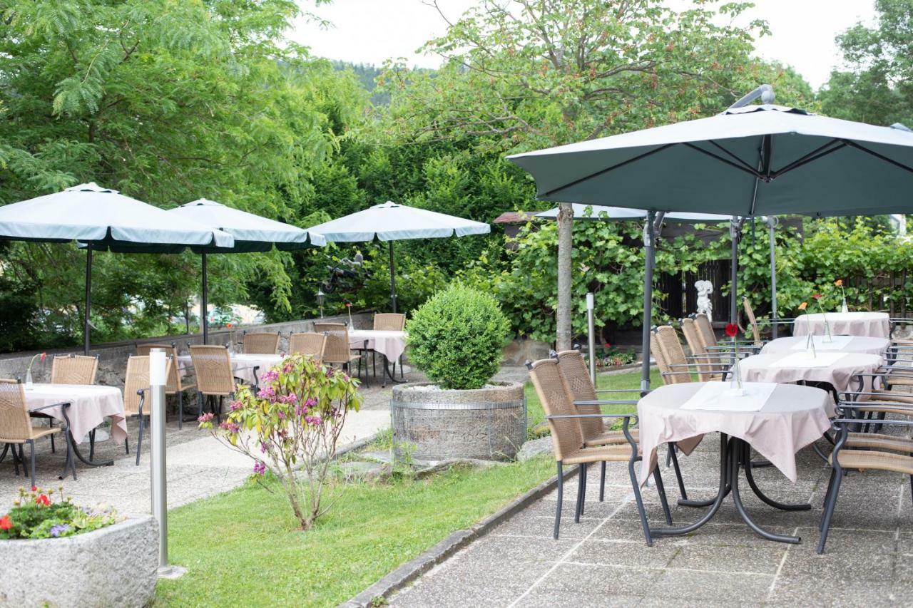 Hotel Zum Goldenen Hirschen ไฟรชตัดท์ ภายนอก รูปภาพ